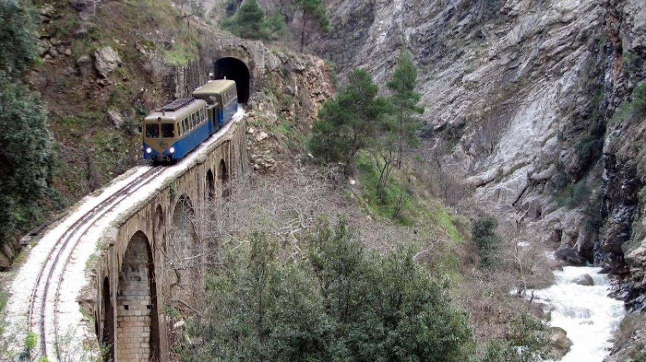 Odontotos train-peloponnese-vouraikos-gorge